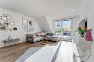 Wohnbereich mit Ausgang zur Terrasse