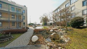 Parkanlage mit Karpfenteich zum verweilen