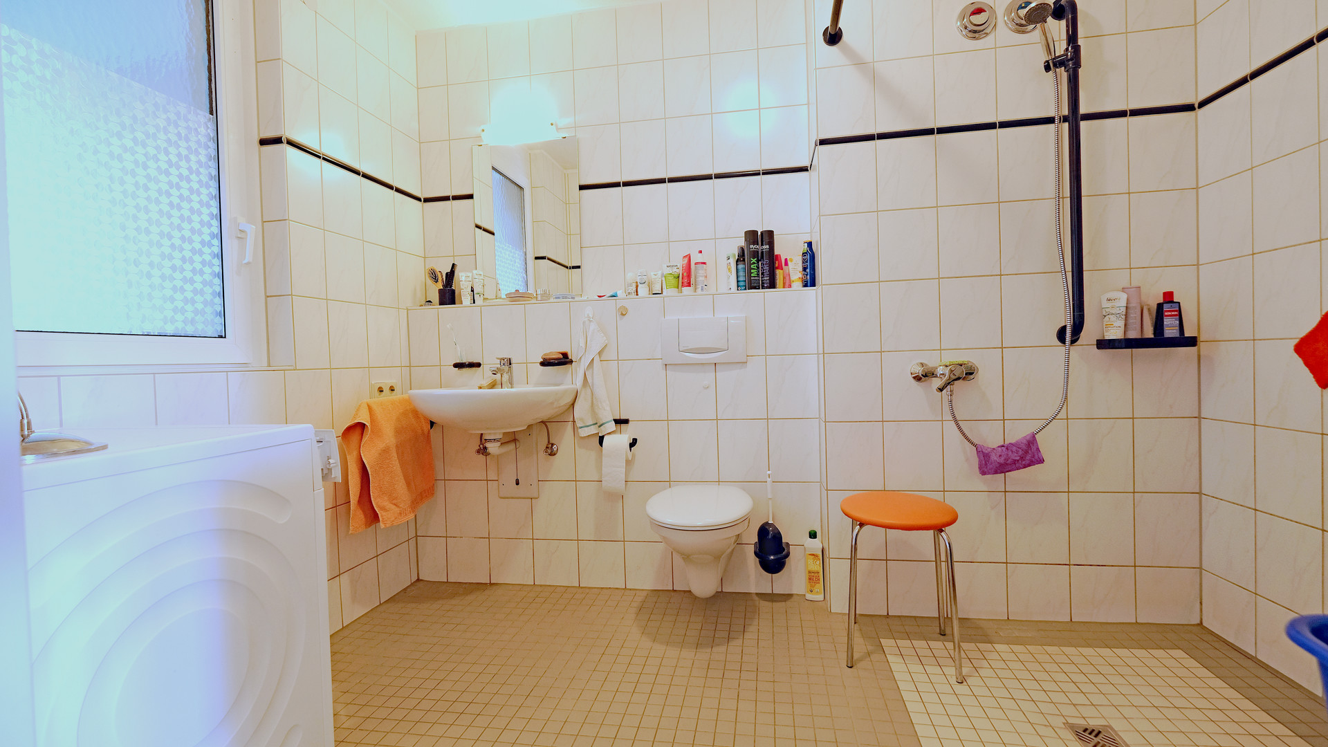 Barrierefreies Bad mit WC/Dusche