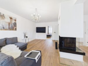 CAM05525G0-PR0018-STILL004