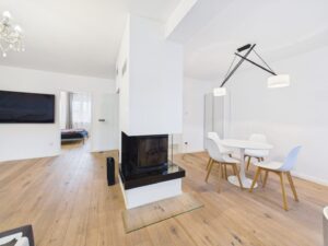 Panoramakamin - teilt Wohn- und Essbereich