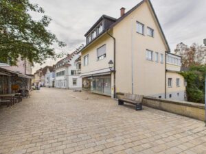 Ein Gewerbe und  zwei Wohneinheiten