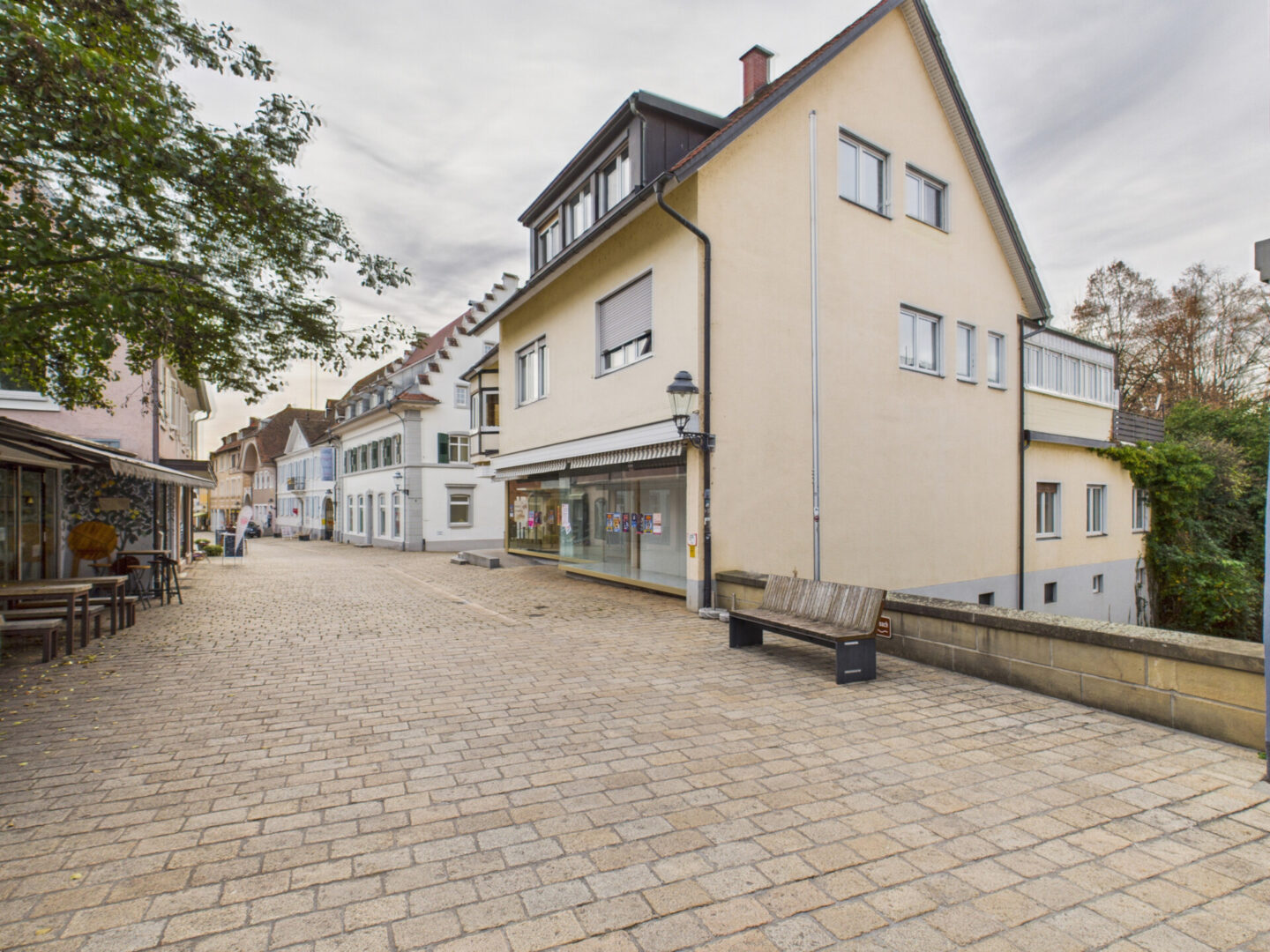Ein Gewerbe und  zwei Wohneinheiten
