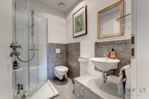 Modernes Bad in Wohnung 5
