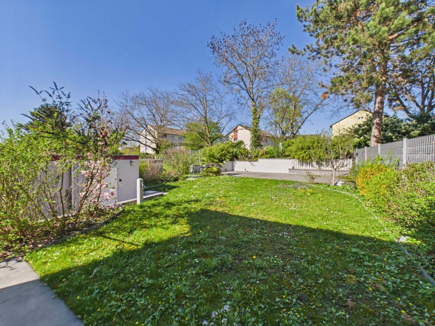 Blick von der überdachten Terrasse