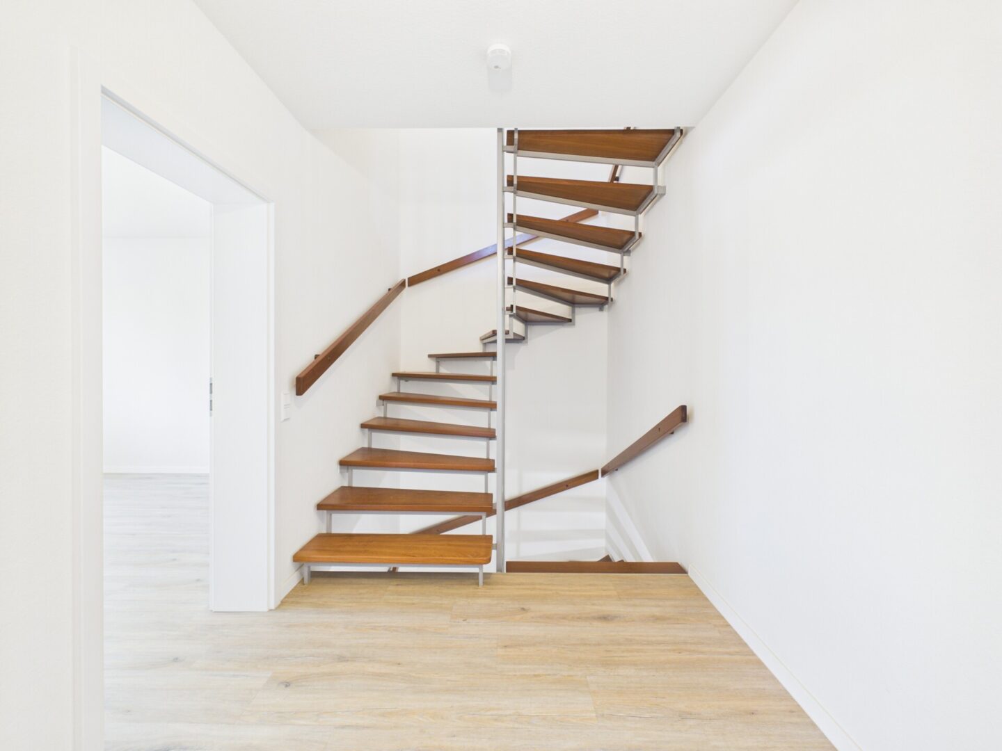 Flur - Obergeschoss - Treppe ins Dachgeschoss