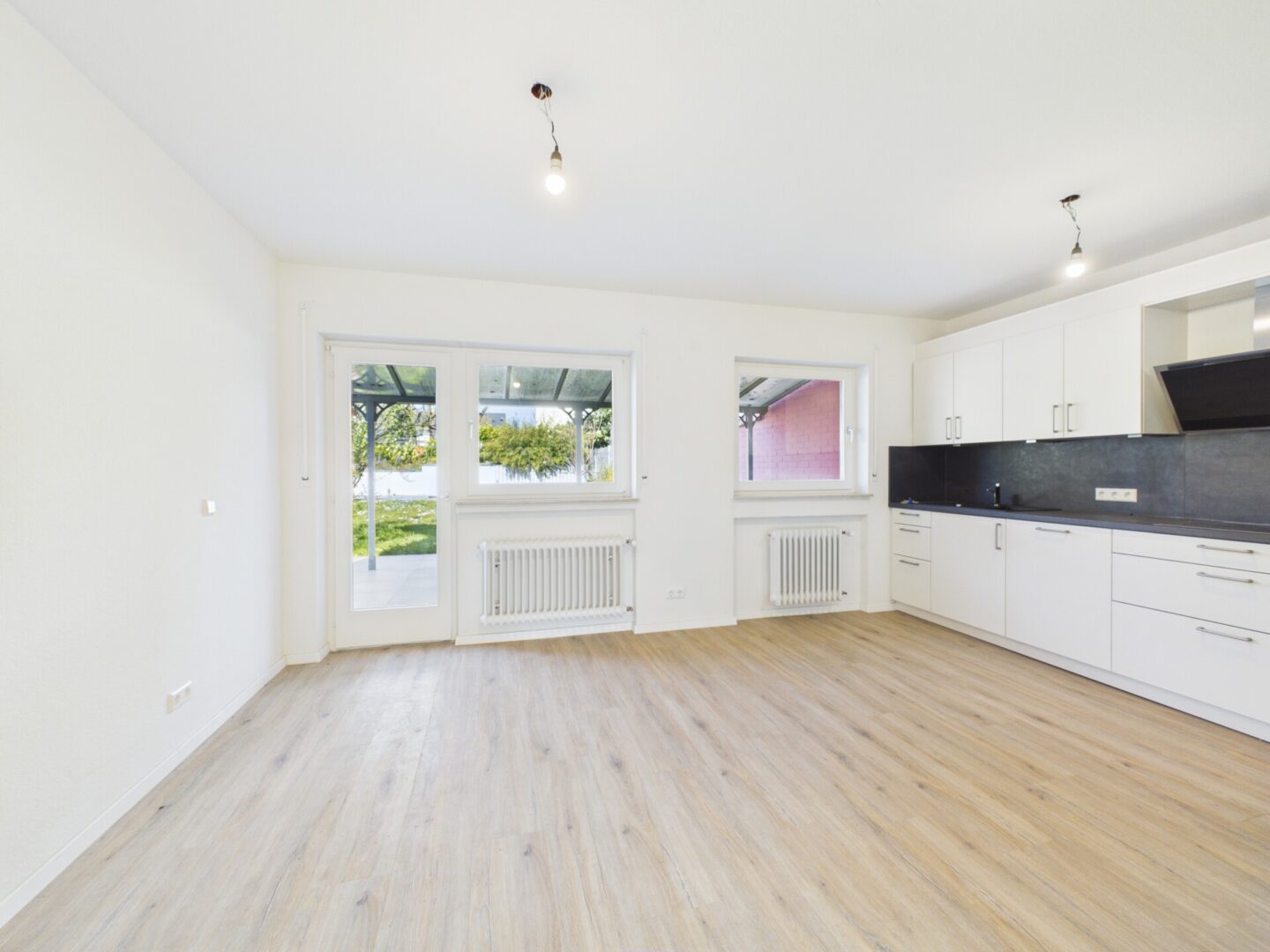 Küche mit Zugang Garten