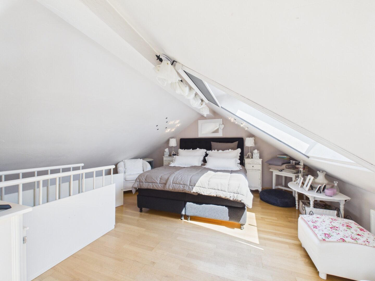 Studio/Schlafzimmer im ausgebauten Dachgeschoss