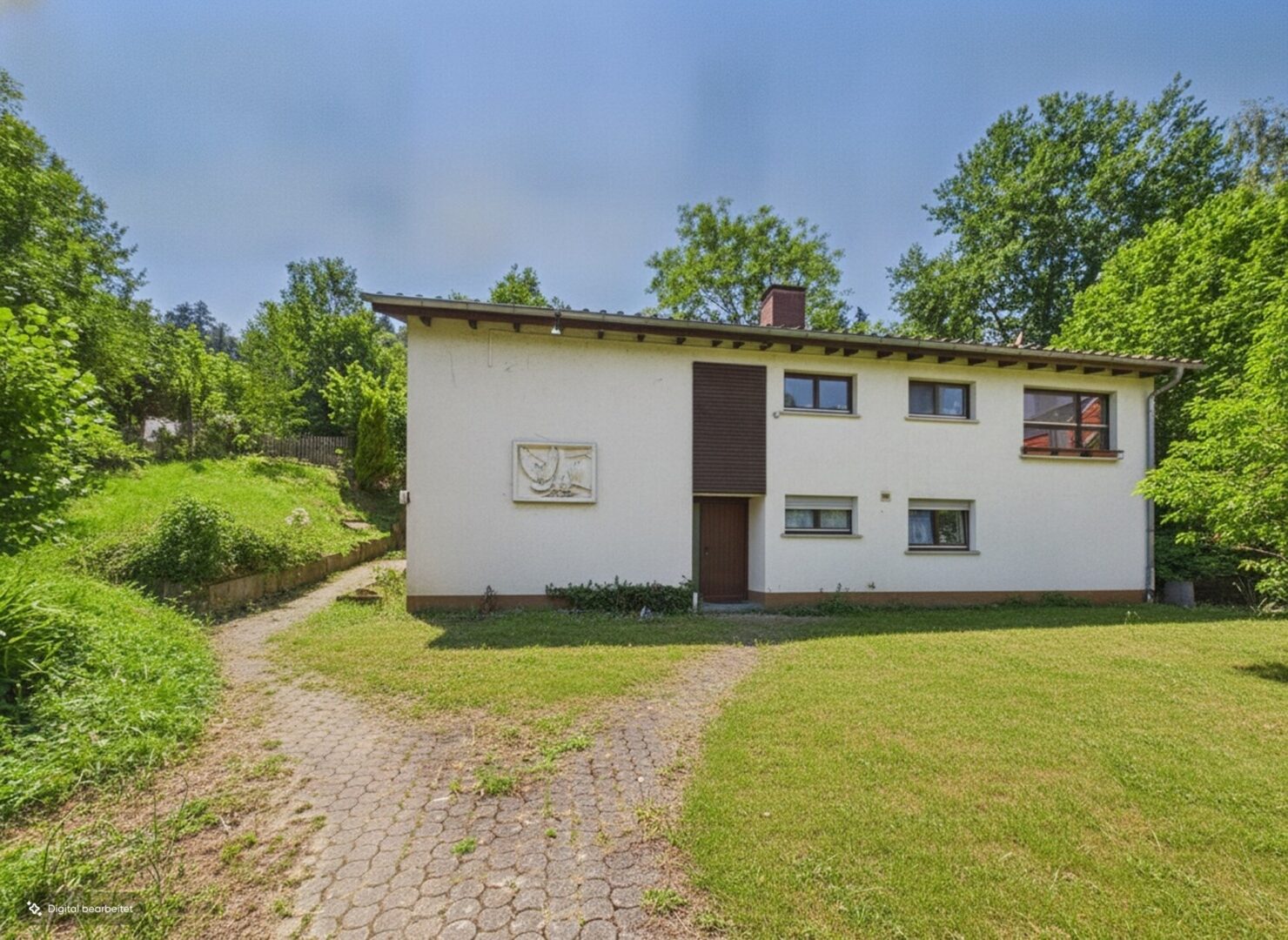 Großzügig, massiv gebaut und voller Möglichkeiten