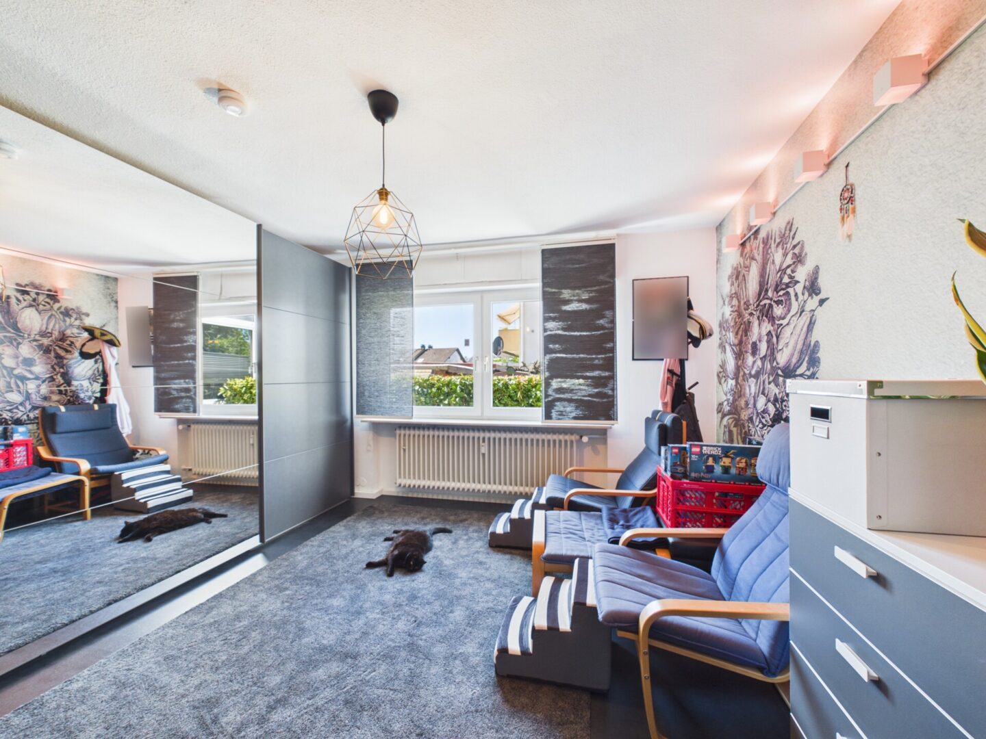 Großzügiges Zimmer im Erdgeschoss