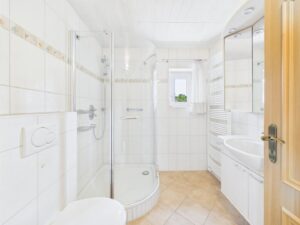 Modernes Duschbad