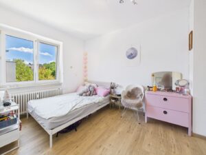 Erstes Schlafzimmer