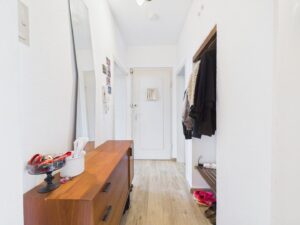 Blick in den Garderoben-/Flurbereich