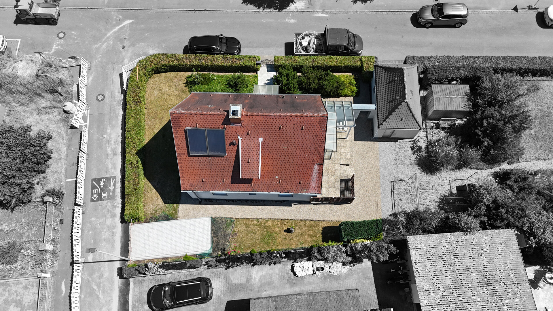 Einfamilienhaus mit Garten, Terrasse und Stellplatz