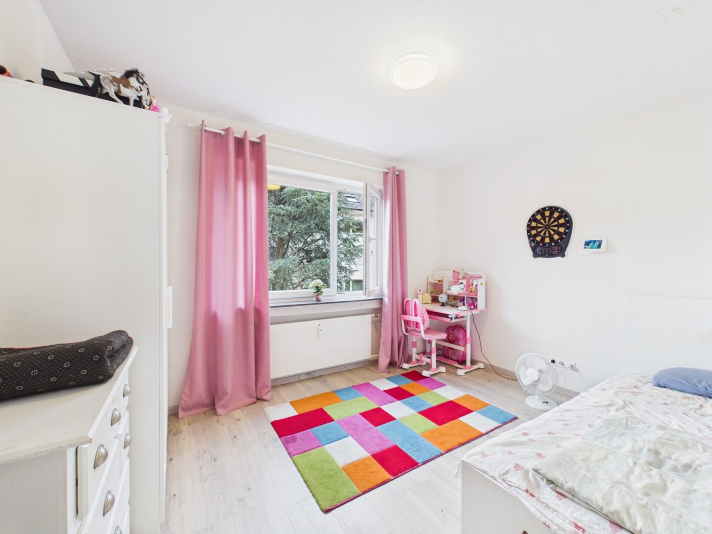 Vielseitig nutzbares Zimmer – ideal als Kinder-, Gäste- oder Arbeitszimmer