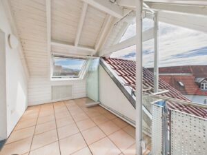 Offener Balkon oder geschützter Wintergarten – dank schließbarer Verglasung