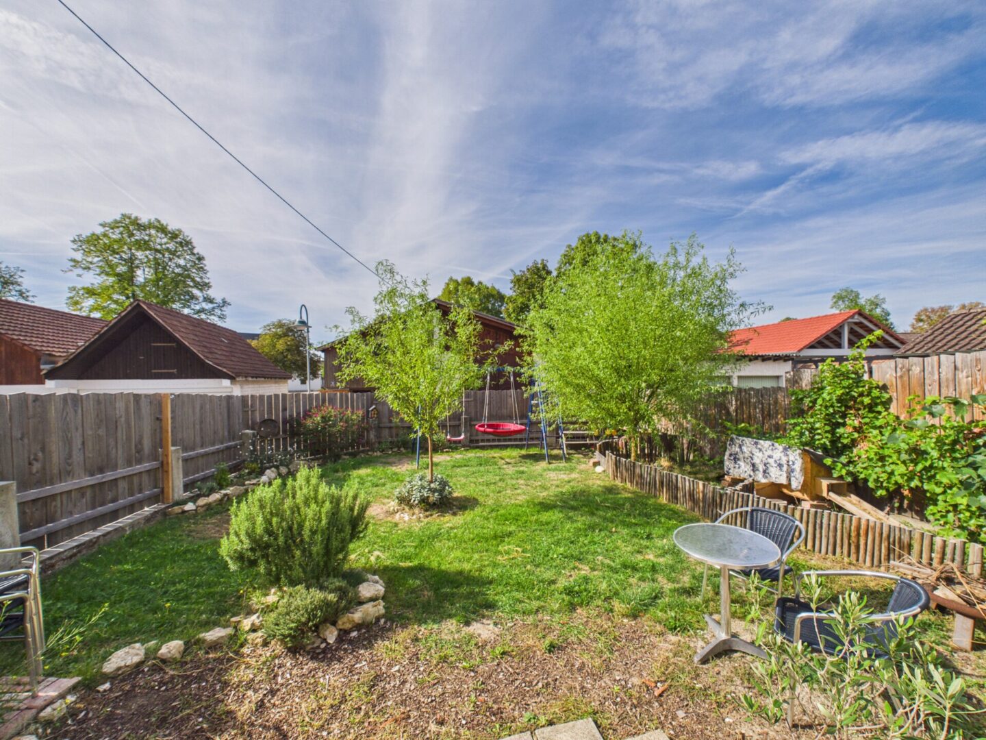 Blick in den großen Gartenbereich