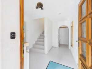 Eingangsbereich mit Treppe in das Obergeschoss