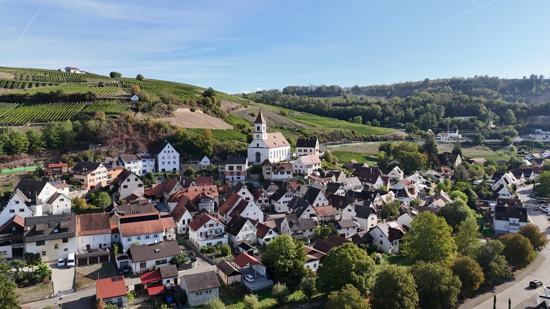 Historischer Ortskern von Istein mit den Weinbergen im Hintergrund